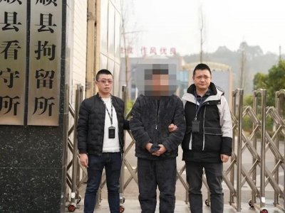 ​男子伪装成女性，在女厕装摄像头偷拍被刑拘