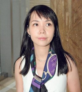 ​教唆女儿与刘銮雄交恶，被传亏空20亿的吕丽君母子三人如今怎样了