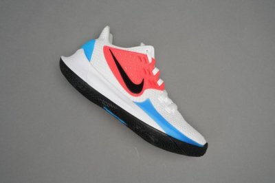 ​硬拆解：Kyrie Low2代，他不丑，但是他没有...