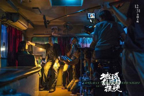 跨年电影《地球最后的夜晚》上映，短短2天票房高达3亿