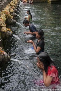 ​法国发现生死人肉白骨的圣泉