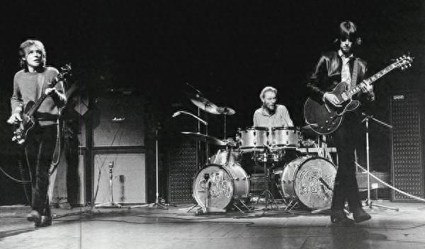 这十把吉他中最便宜的，比法拉利和兰博基尼超跑还贵