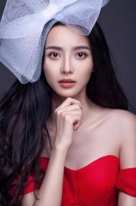 ​饰演 “三国第一美女”甄宓的，张芷溪