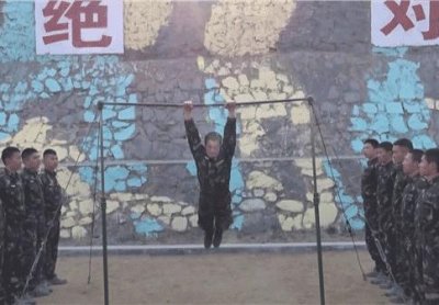 ​31家媒体齐聚“雄鹰”特战旅，这个部队为何这么牛？