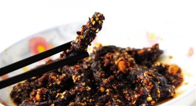 ​舌尖美味 探秘“干巴牛肉”如何炼成