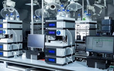 ​中国光刻机新突破：从436纳米到7纳米，国产光刻精度直追阿斯麦