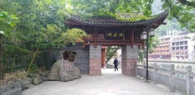 ​你害怕的那些鬼 可能是别人朝思暮想的人啊(电影对白台词)