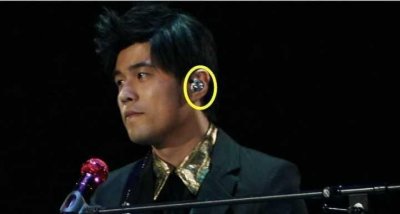 ​歌手演唱会为什么要戴耳机？看完这个你就知道了！