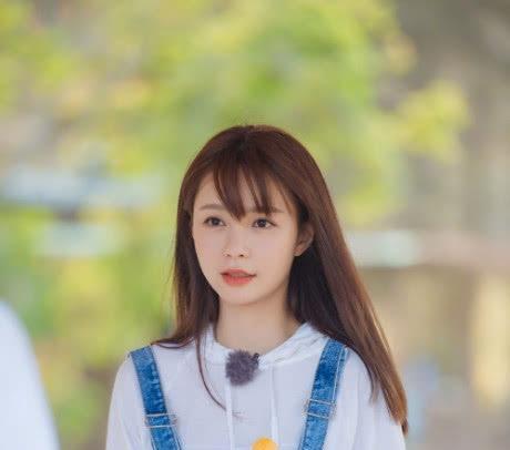 继《女儿们的恋爱》后，沈梦辰杜海涛再次合体录综艺，情侣装超甜