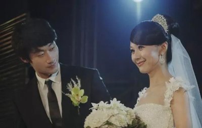 ​国足门将张鹭酗酒假球坑了貌美如花的主持人妻子和两个孩子