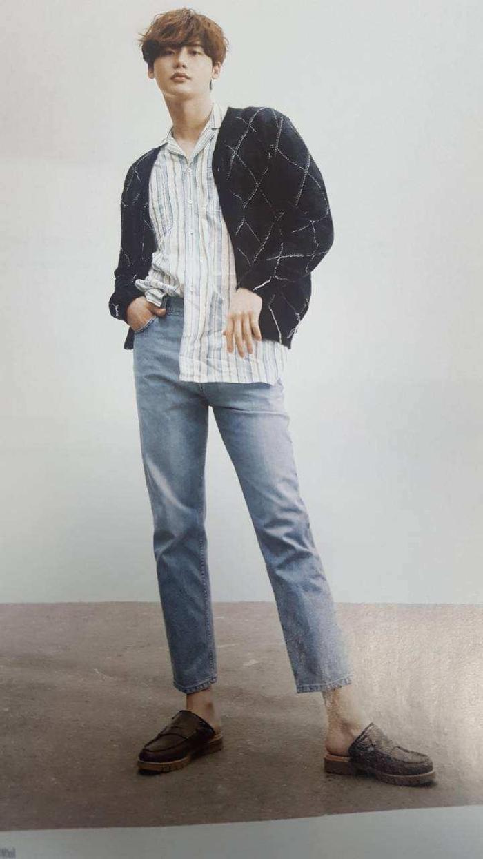 李钟硕入伍被指使用特权文件送停车场，所属社回应：信息被泄露