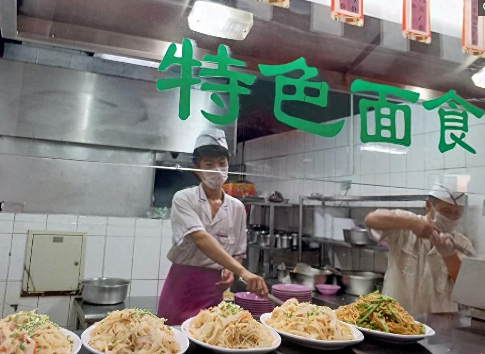 镜头下清华大学的食堂，这样的价格什么水平？