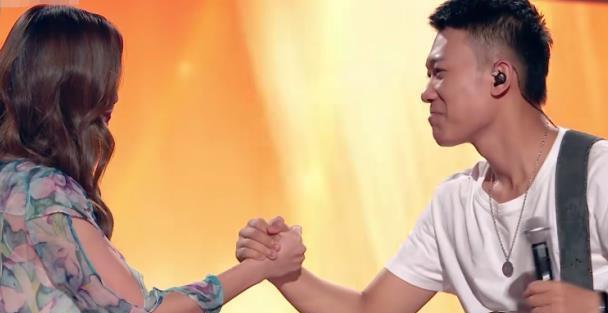 《好声音》张天予昂首离开舞台，那英泪洒舞台，哈林也被感动了