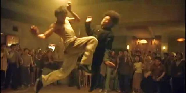 他是中国最有名的泰国巨星，14年前拍出的电影，惊艳了整个世界