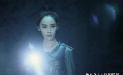 ​《怒海潜沙》收视率攀升，阿宁戏外换文艺风惊艳，清新女神范撩人