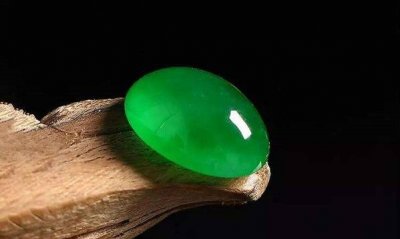 ​翡翠玛瑙玉石的区别 玉跟翡翠的区别