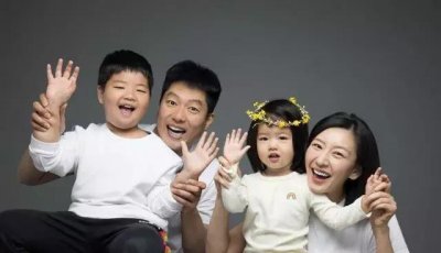 ​凌潇肃唐一菲夫妇，演技都不错，可惜最近几年资源真的很差！