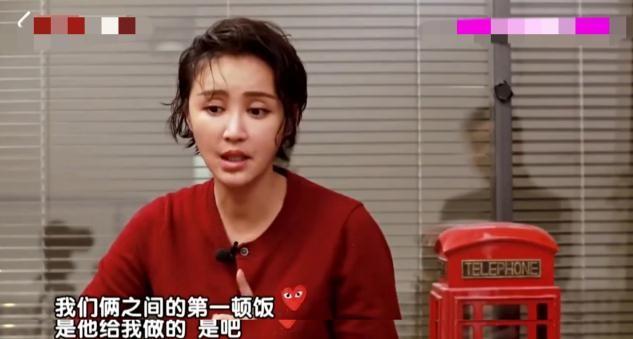 袁弘带儿子逛街被偶遇，单手抱娃动作娴熟，四坨小脸圆润坐姿乖巧