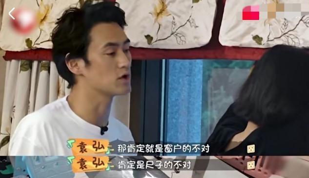 袁弘带儿子逛街被偶遇，单手抱娃动作娴熟，四坨小脸圆润坐姿乖巧