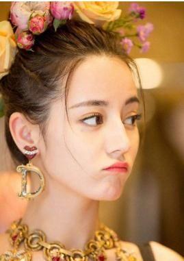 迪丽热巴单方面跟DG解约，恐面临天价违约金赔偿