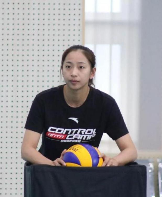 30岁王茜退役后过得如何？担任天津女排助理教练，婚后计划生娃