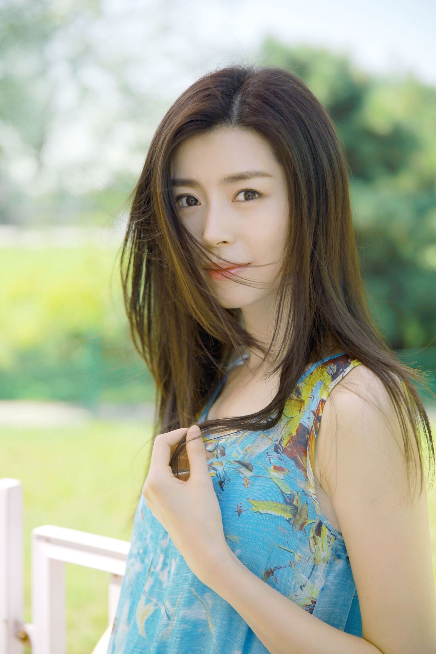 卢杉个人资料写真作品