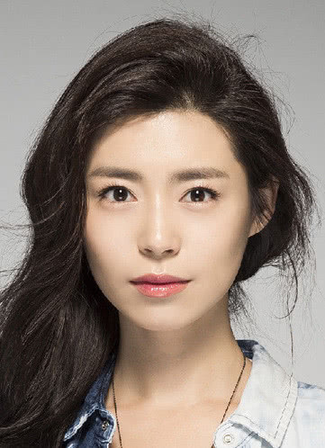 卢杉个人资料写真作品