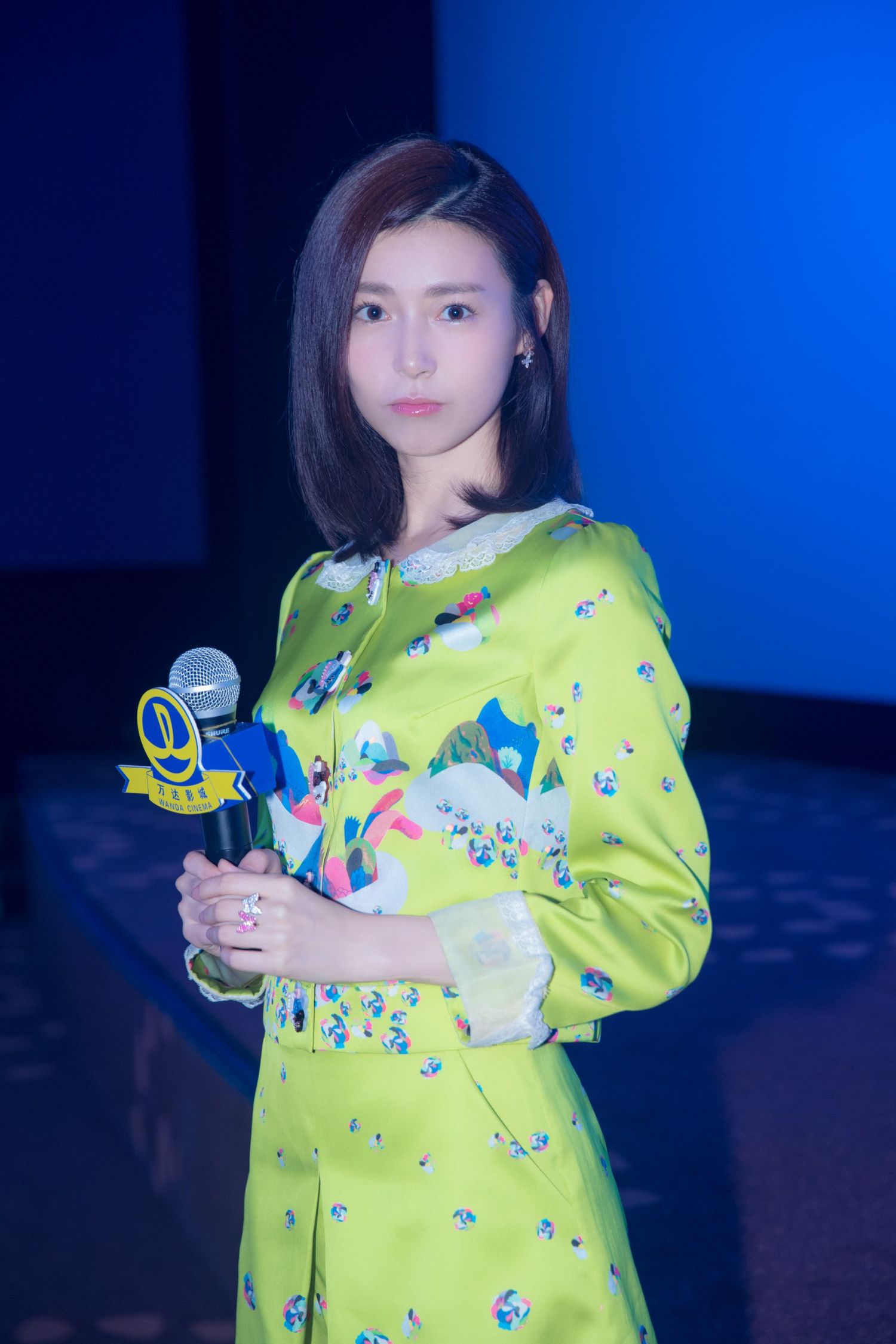 卢杉个人资料写真作品