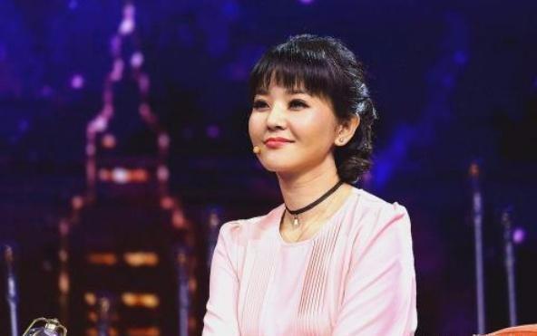 44岁方琼丈夫照片曝光，熟悉的面孔，网友：难怪一直不愿公开！