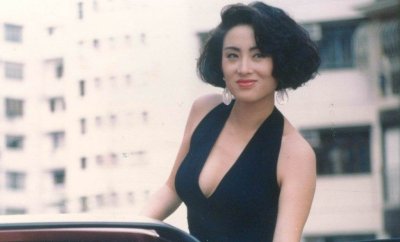 ​54岁张敏复出拍王晶短片（最近现身菜园照片脸僵显老）