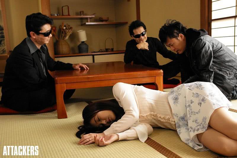 石原莉奈个人资料写真作品