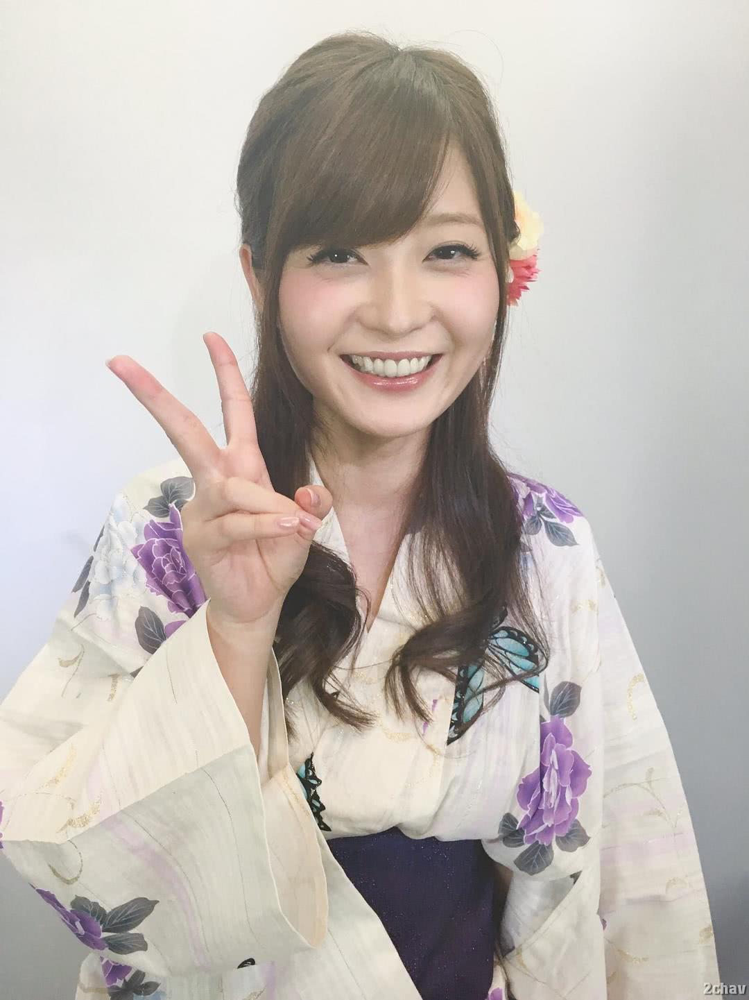 石原莉奈个人资料写真作品