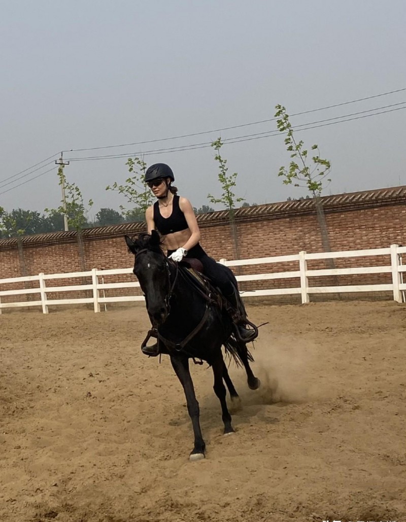 谷爱凌全家照（谷爱凌携全家抵达美国）