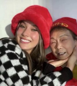 ​谷爱凌全家照（谷爱凌携全家抵达美国）