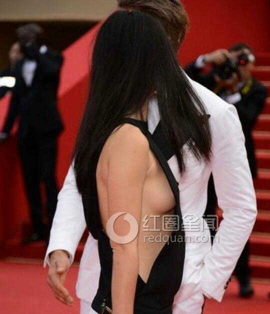 朱珠真空照上阵春光乍泄 朱珠家庭背景显赫吗