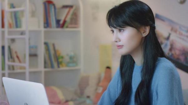 《青春斗》各大主演评价郑爽：直率勤奋，除了写书她连编程都要学