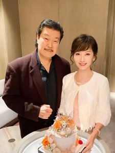 ​赵雅芝个人资料年龄(她与医生前夫黄汉伟育有两个儿子，再婚嫁给黄锦燊很幸福)