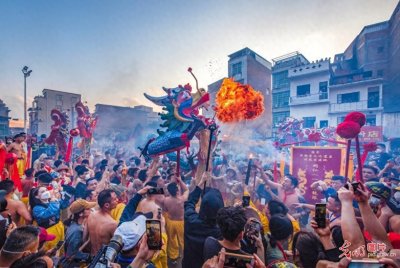 ​广西宾阳：非遗炮龙起舞迎元宵