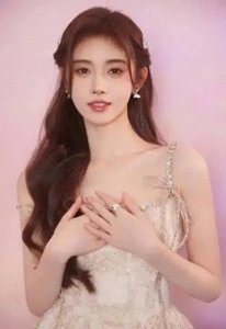 ​鞠婧炜：从偶像到演员的华丽蜕变