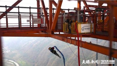 ​纵身云霄！跟天眼新闻记者打卡世界最高蹦极坝陵河大桥