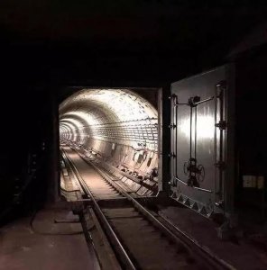 ​地铁隧道中为何还有人防门呢「地铁隧道中为何还有人防门」