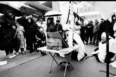 ​办丧事请人哭灵合适吗？怎么看待哭灵人这个职业？