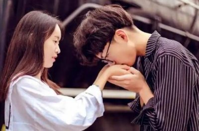 ​前任回头只有两种情况，有很大可能复合