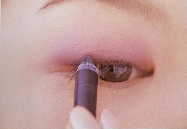 眼部化妆技巧有哪些（掌握眼部化妆技巧）(3)