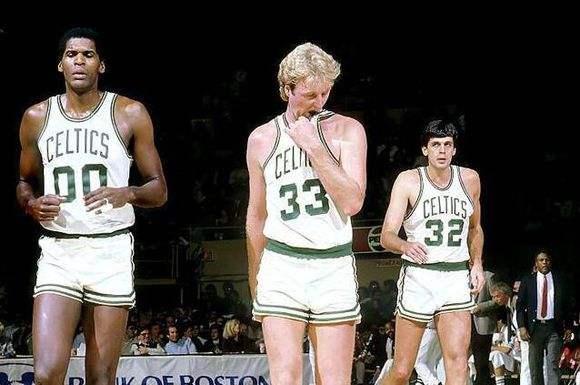 nba凯尔特人队史10号球星（NBA凯尔特人队徽随时代更替的背后的意义）(8)