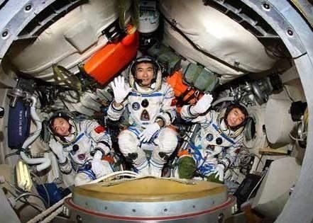 关于神舟七号的资料