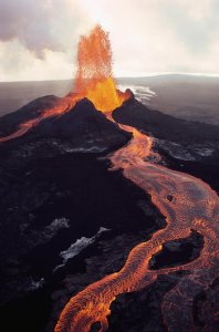 ​汤加火山喷发造成哪些全球性影响（汤加火山喷发是因板块相撞）
