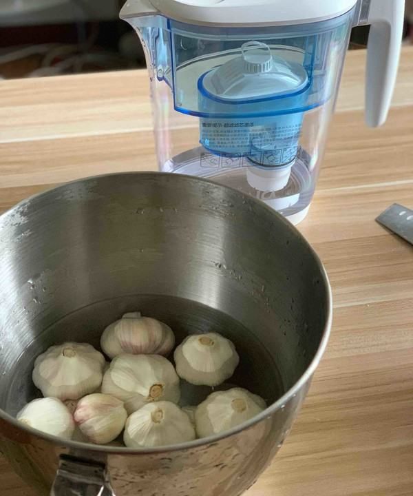 泡蒜怎么做又脆又好吃,泡蒜怎么做又脆又好吃麻辣图14