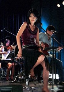 ​韩国女星有多惨？被韩国财阀“玩弄”，领奖前还被强行塞“玩具”