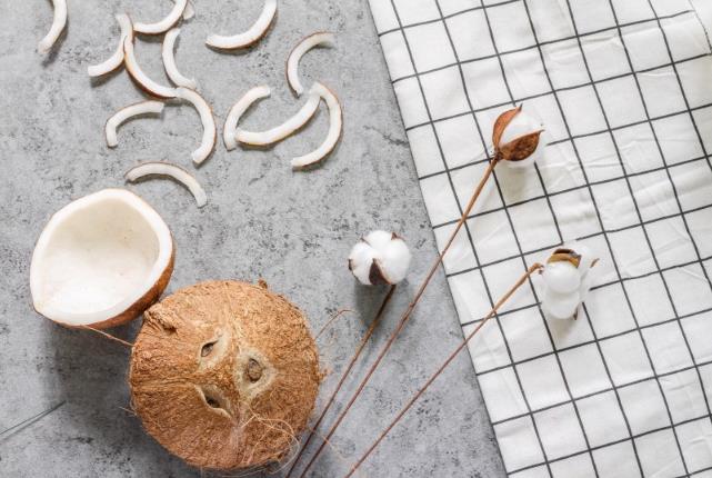 青椰子和老椰子的区别 青椰子和白椰子有什么区别